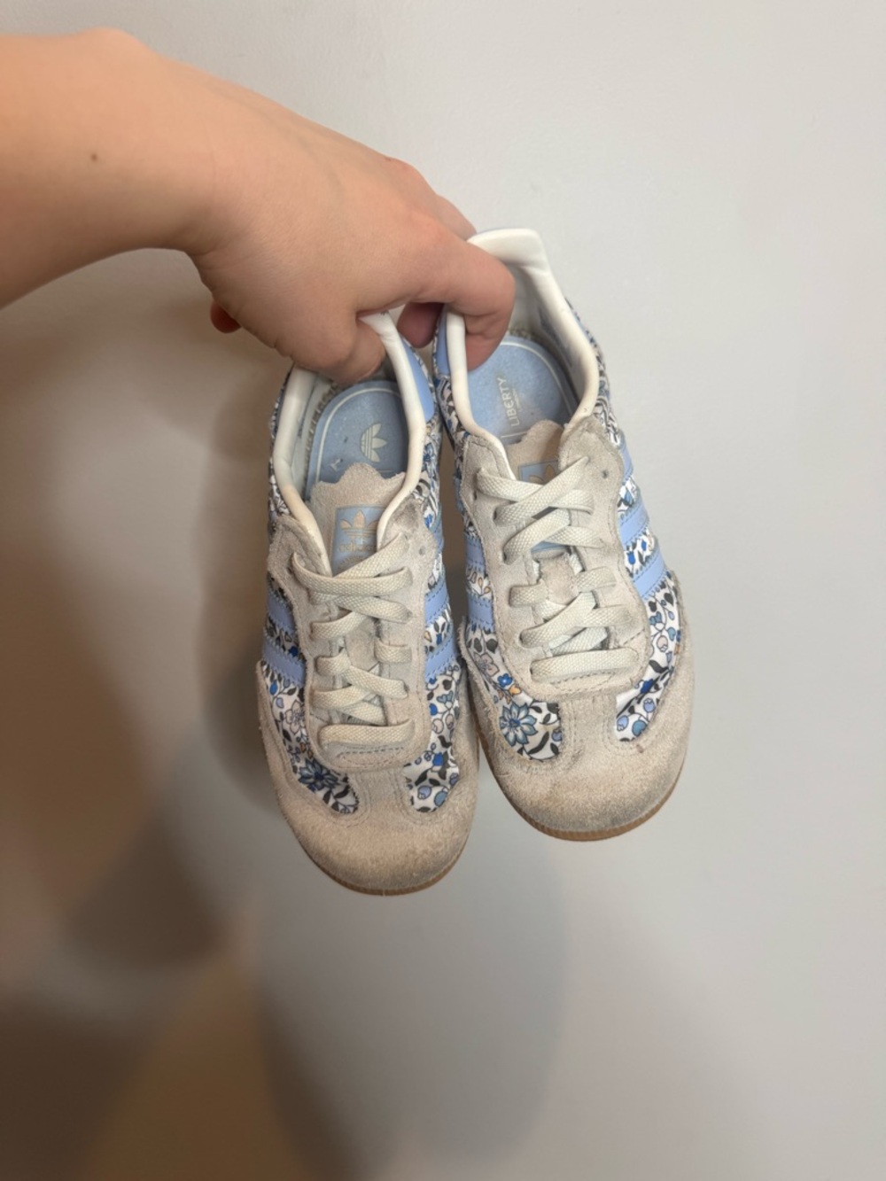 Adidas x Liberty of London Samba OG Girls Sneakers Blue Floral 12 Kids Preppy - Picture 2 of 7